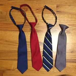 4 neckties for your little man. Size 0-24 months